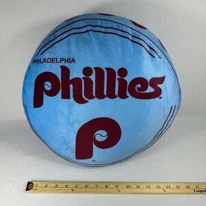 Vintage Philadelphia Phillies MLB 16" Round Logo Wall Decor Blue Red Baseball